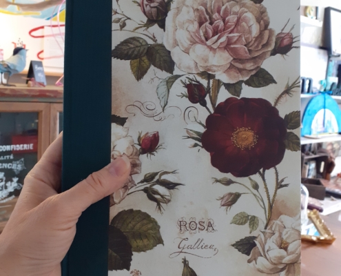 Cuaderno con lomo de tela verde Rosas