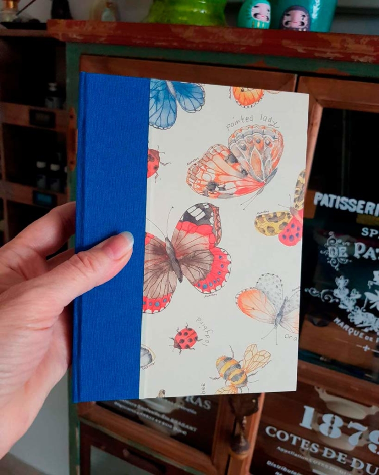 Cuaderno con lomo de tela azul Mariposas